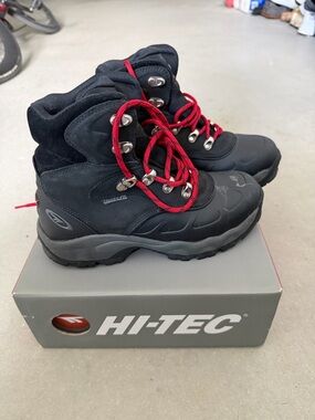 Women’s Hi-Tec Ice Breaker Waterproof Winter Boots – Size 7 (US)